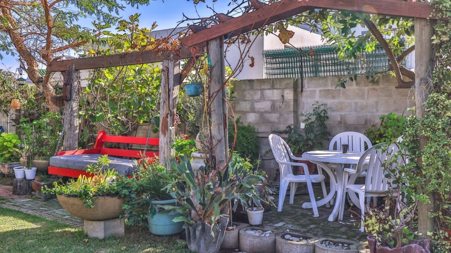 6 Bedroom Property for Sale in Franskraal Western Cape